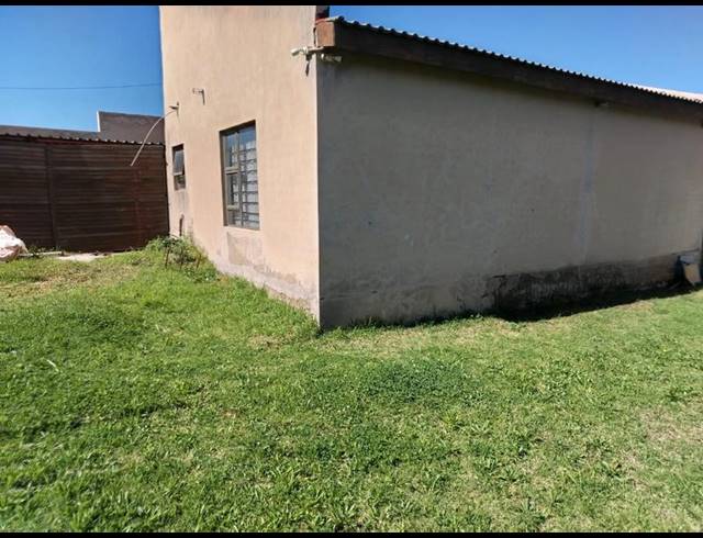 4 BEDROOM HOUSE FOR SALE IN LENASIA SOUTH